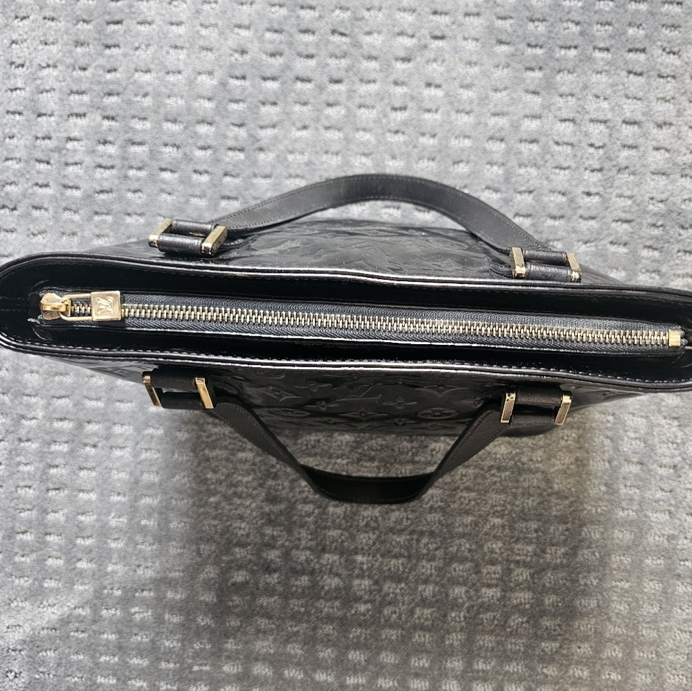 Louis Vuitton Vernis Houston Embossed Shoulder Bag - Picture 9 of 16